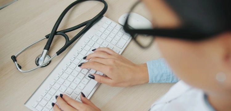 Telemedycyna – jak zmienia dostęp do opieki zdrowotnej? [Materiał promocyjny]