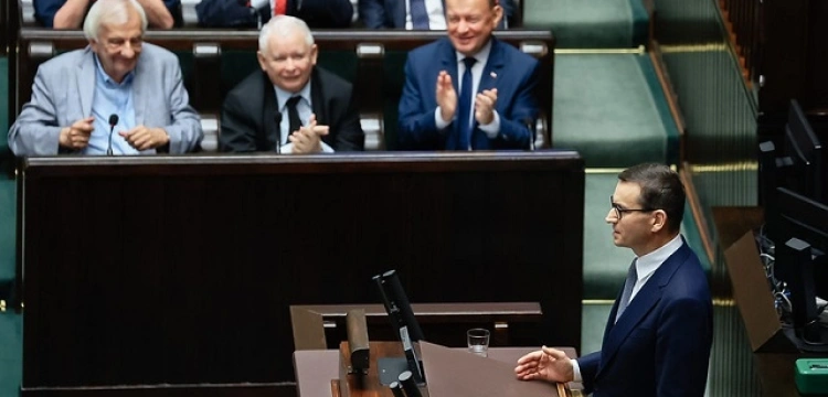 Sondaż. PiS stabilnie w górę, PO – rutynowo w dół