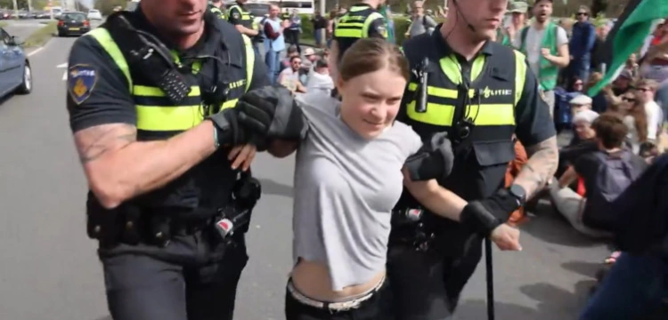 Ekoaktywistka Thunberg zatrzymana przez policję. Blokowała autostradę