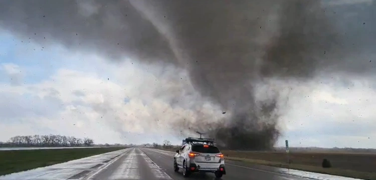 Klęska żywiołowa w USA – przyczyną potężne tornada [Wideo]