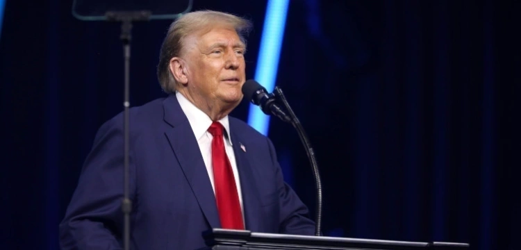 Trump mocno do krajów UE: koniec z rosyjską ropą i presja na Chiny