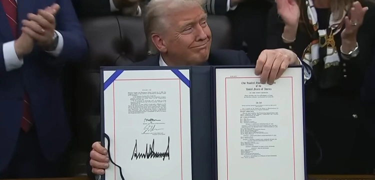 Ważny dzień dla USA. Trump mógł w końcu złożyć podpis