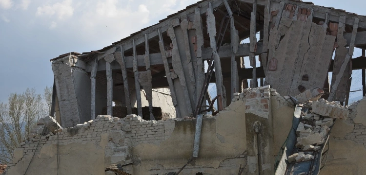 Chiny: Trzęsienie ziemi w dwóch prowincjach, jest wiele ofiar