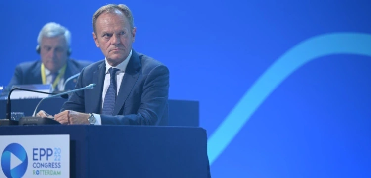 Tusk grozi Hołowni? „Nierozważne działania mogą prowadzić do tragedii”