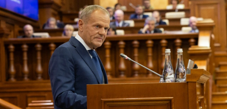 Niemcy: Tusk skapitulował przed PiS i Bąkiewiczem!