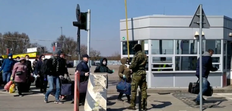 Niemcy: zbiorowe kwaterowanie uchodźców łamie prawa człowieka