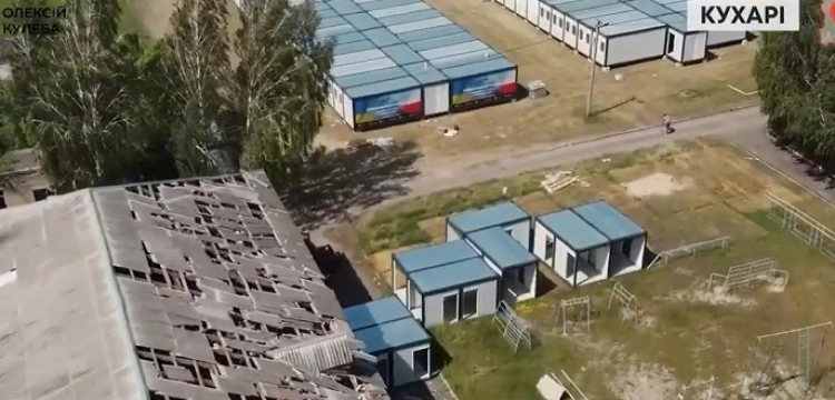 W Buczy i innych miejscowościach stanęły polskie kontenery z pomocą w odbudowie Ukrainy [Wideo]
