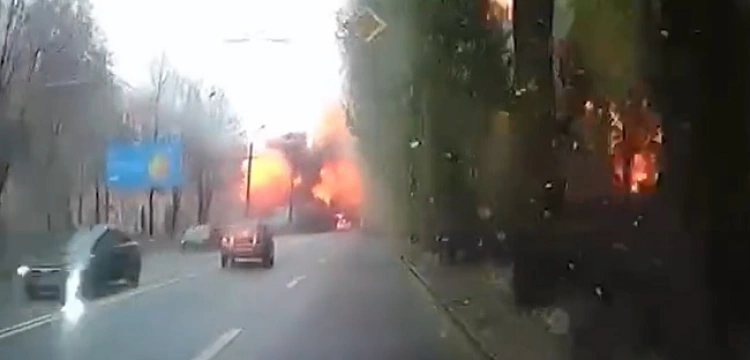 Wstrząsające nagranie potężnej eksplozji na Ukrainie [Wideo]