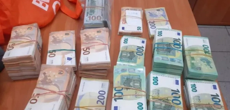 Ukrainka z walizką pełną gotówki zatrzymana w Medyce przez SG