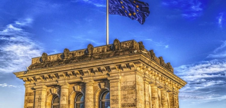 Pandemia COVID-19 pretekstem do dalszego poszerzania kompetencji Unii Europejskiej?