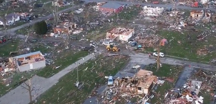 USA. Wzrasta liczba ofiar śmiertelnych tornad na środkowym zachodzie i południu kraju [Wideo]