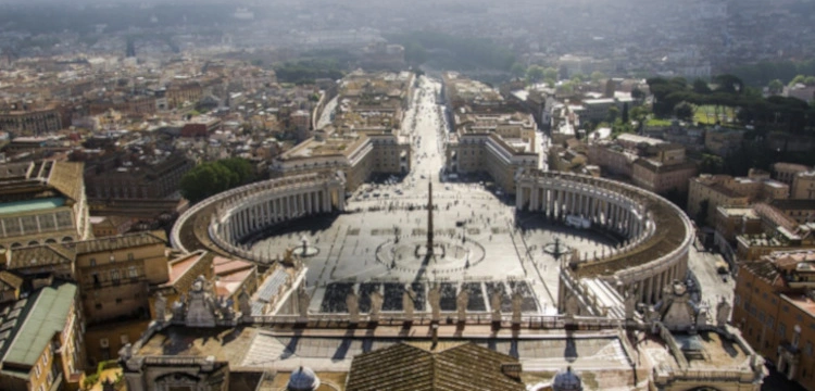Hołownia ambasadorem w Watykanie?