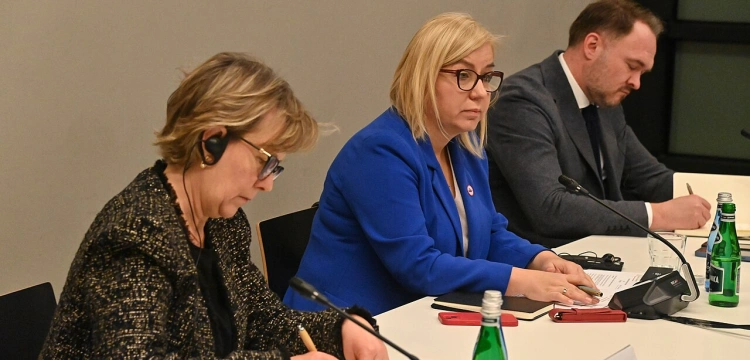Dni minister Hennig-Kloski są policzone? Ultimatum Tuska i tarcia w koalicji