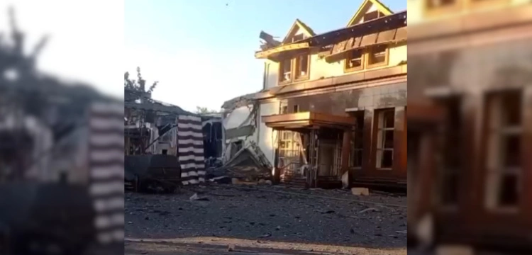 "Rosyjskie potwory uderzyły rakietą w hotel". Pod gruzami znajdują się ludzie