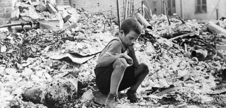 Niemcy: Tusk zamiast reparacji wojennych woli... świadomość winy