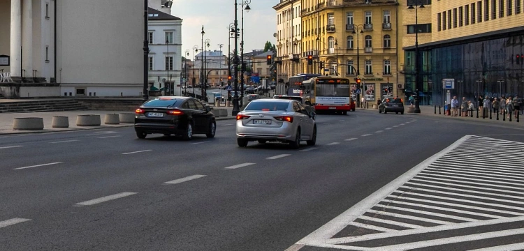Zakaz rejestracji pojazdów spalinowych? Polacy mówią: nie!