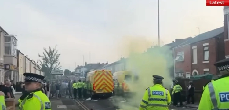 Wielka Brytania. Bunt społeczny i zamieszki po zabójstwie dzieci przez migranta nożownika