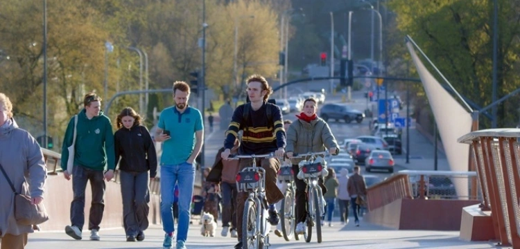 Korzyści z wiosennych spacerów i aktywności na świeżym powietrzu