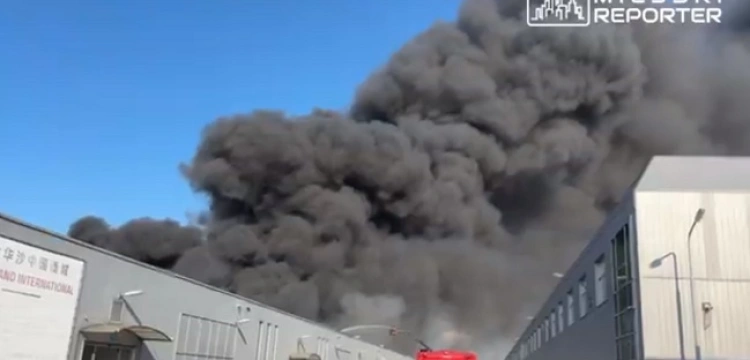 Pilne! Ogromny pożar w Wólce Kosowskiej pod Warszawą [Wideo]