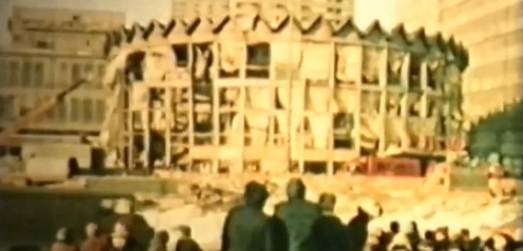 12:37 – chwila, która zatrzymała Warszawę. 47 lat od tragedii w Rotundzie PKO