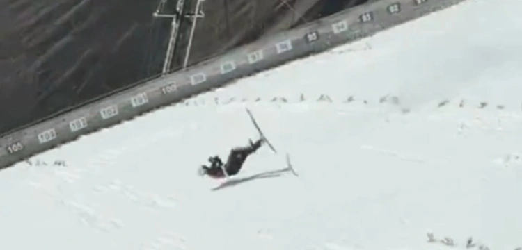 Dramat na skoczni mamuciej w Planicy. Groźny upadek przerwał trening przed finałem [Wideo]