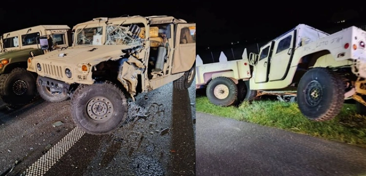 Wypadek amerykańskiego konwoju na A2. Ranni żołnierze i kierowca busa