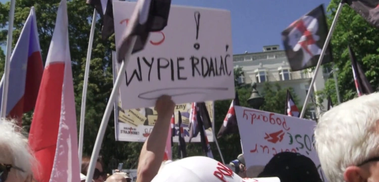 "Je**ć PiS" "Spie***lać" - marsz Tuska w całej okazałości