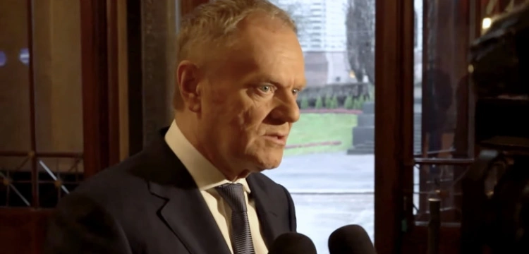 Państwo z kartonu! Tusk kuriozalnie tłumaczy nieudolność swojego rządu po akcji służb w domu prezydenta Nawrockiego