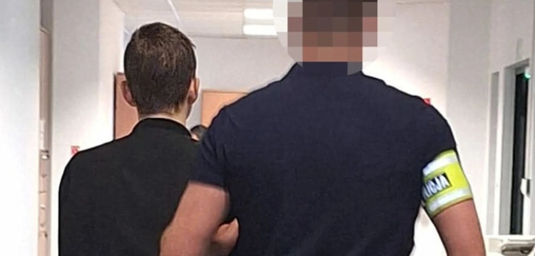 Żoliborz. Młotkiem zaatakował matkę i jej partnera. Grozi mu dożywocie