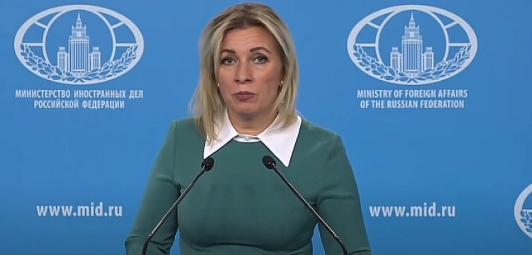 Ostra reakcja Zacharowej na decyzję Zełenskiego o zawieszeniu obywatelstwa 13 prorosyjskim popom