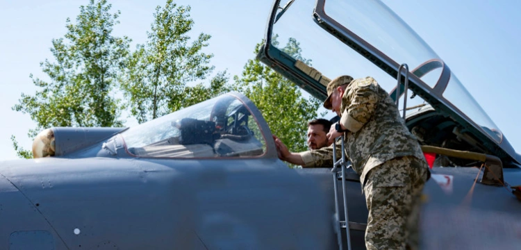Szwajcarska gazeta: Rosjanie polują na ukraińskie bombowce. To ich koszmar