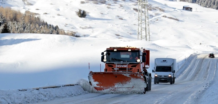 Nadciąga groźne oblicze zimy: burze śnieżne i wichury nad Polską