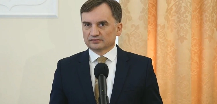 Ziobro: Kamienie milowe ws. KPO to kamienie u szyi