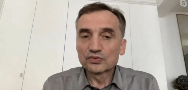 Policjanci pod domem Ziobry. „Szopka, bezradność Tuska”