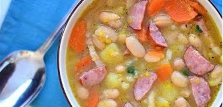 Kuchnia mojej mamy: Fasolowa na dobrej kiełbasie i wędzonym boczku