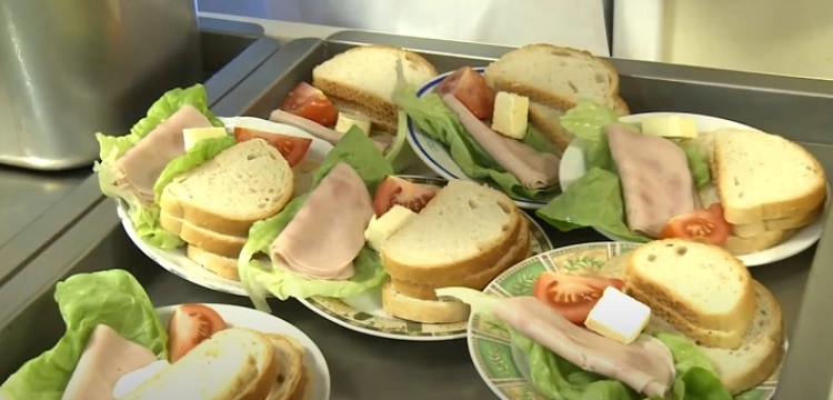 OSR: koszt programu pilotażowego ws. poprawy posiłków w szpitalach poniżej 1 mld zł/rocznie