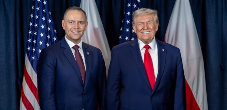 Trump nie wyklucza przerzutu wojsk z Niemiec i chwali Nawrockiego