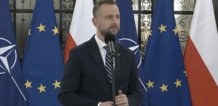 „Informacja zginęła w poczcie generała”. Onet o „paraliżu w polskim wojsku”