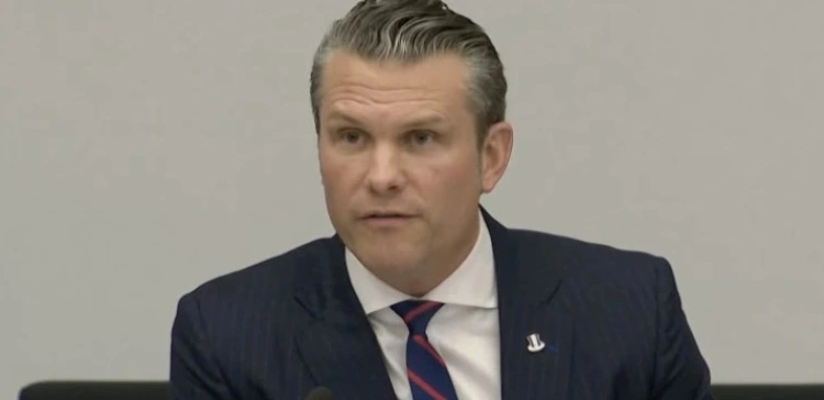 Warszawa jako punkt odniesienia. Szef Pentagonu stawia na „twardy realizm” i chwali Polskę