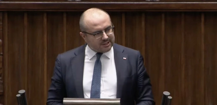 Jabłoński o rządzących: Na kolanach płaszczycie się przed niemieckim złodziejem