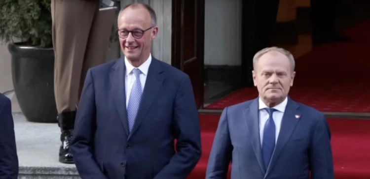 Paweł Chmielewski dla Frondy: Tusk na kolanach przed Merzem