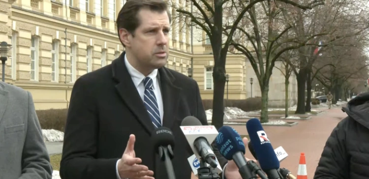 Burza wokół SAFE. Europosłowie PiS zawiadamiają CBA