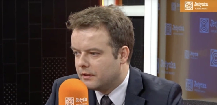 PiS szuka równowagi. Bochenek ujawnia kulisy rozmów wokół inicjatywy Morawieckiego