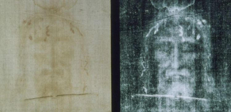 Całun Turyński. Ks. prof. Kobyliński: to płótno z czasów Jezusa