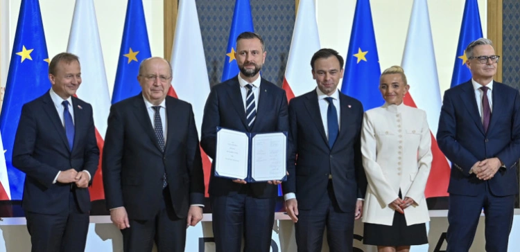 Polacy zadłużeni na ponad 40 mld euro, na nieznany procent. Rząd Tuska podpisał SAFE