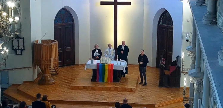 Warszawa: w Kościele pobłogosławiono 10 par homoseksualnych