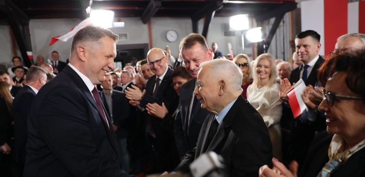 Sondaż: PiS w górę, KO traci! „Efekt Czarnka działa”