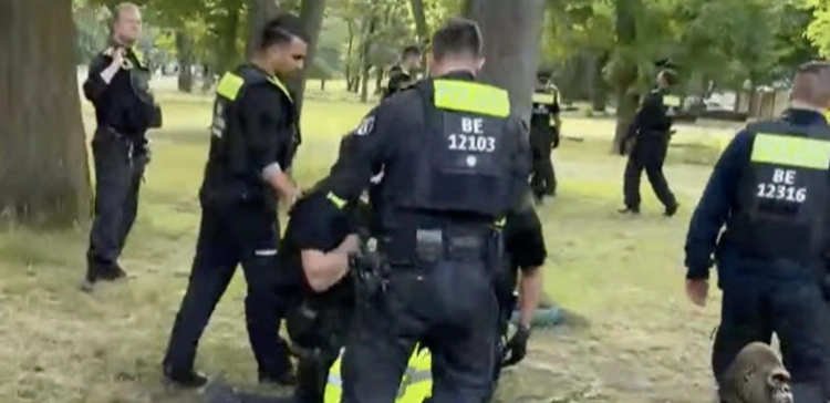 Skandal w Berlinie! Policja spacyfikowała Polaków, którzy chcieli uczcić polskie ofiary