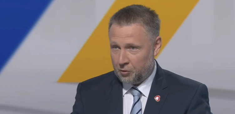 „Wrażliwe kwestie”. Kierwiński o… uszanowaniu prywatności polityków korzystających z „saloniku VIP”