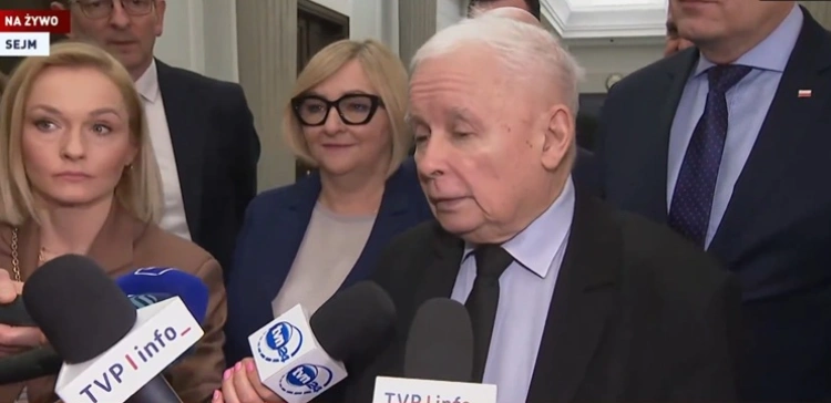 Zajmijcie się raczej hańbą pedofilii w partii rządzącej - Prezes PiS ostro do dziennikarki w Sejmie